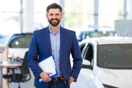 Quelle est la commission d'un vendeur automobile?